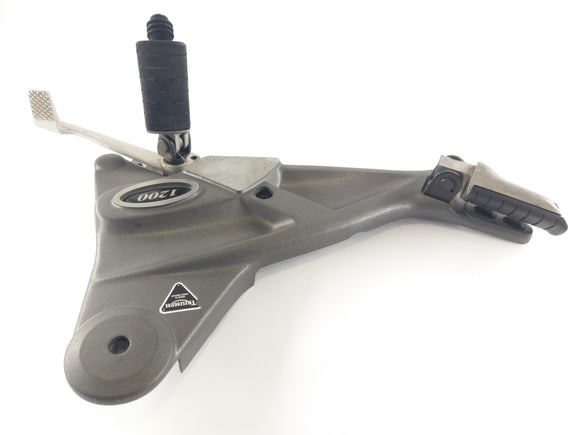 Triumph Trophy 1200 T300E [1996] - Пластина для ног справа с педалью тормоза