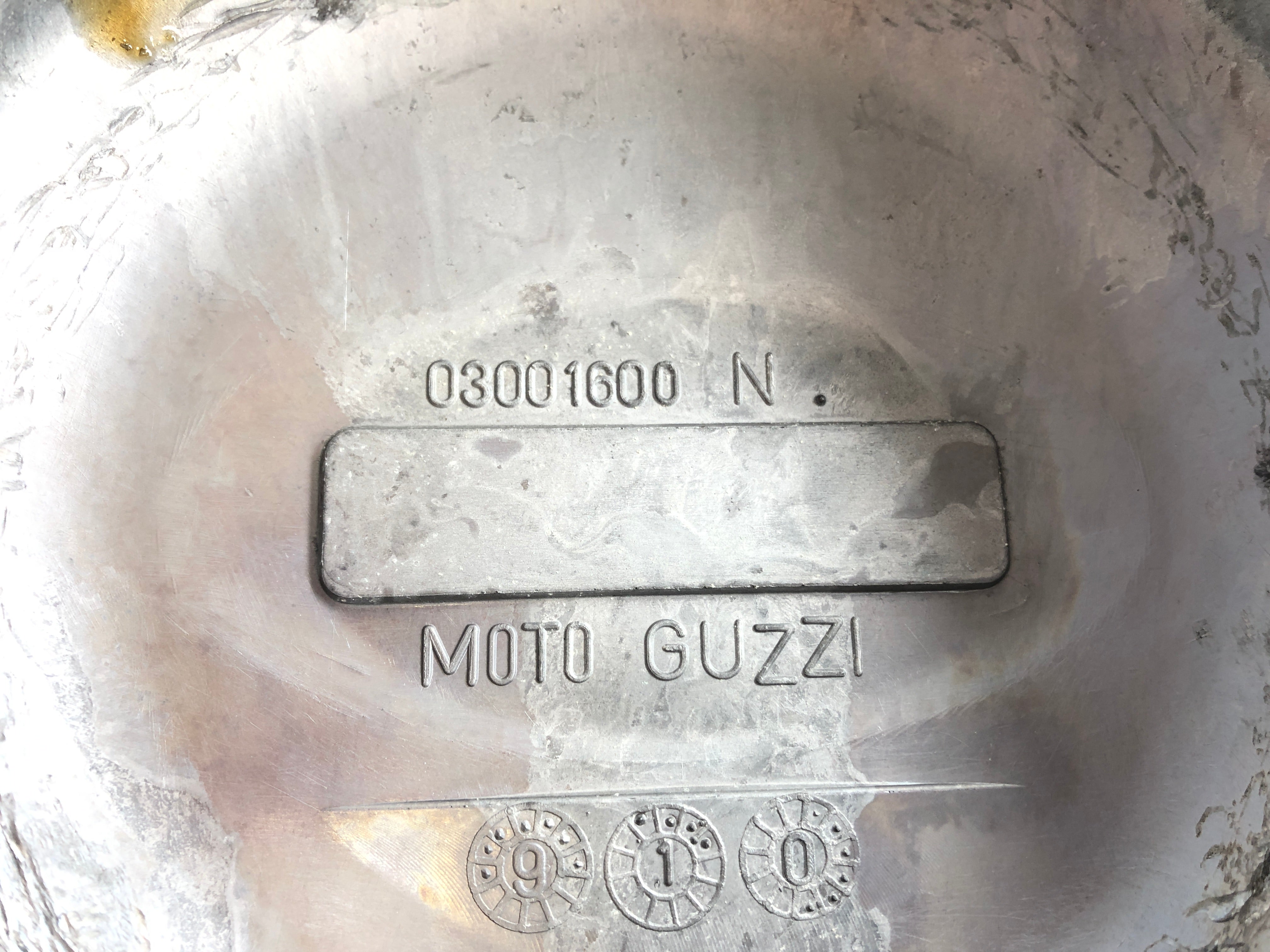 Moto Guzzi V11 [2001] - Generator täcker motorlock