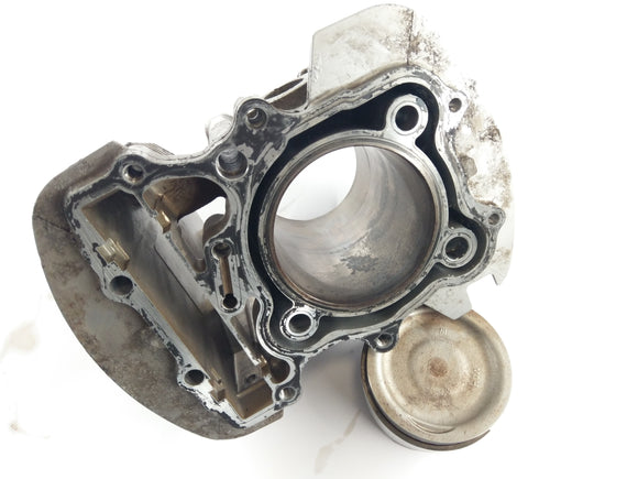 Honda VT 1100 SC32 [1999] - цилиндр с поршнями впереди