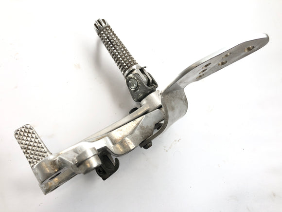 Yamaha YZF R6 RJ03 [2000] - Fotstøtte Right with Brake Pedal Driver's Footstest