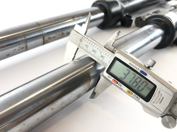 Honda NS 400 R NC19 [1985] - Fourche Fourche télescopique avec axe