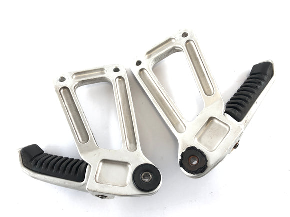 Ducati 900 SS [1993] - Pedias fotstöd till vänster och höger