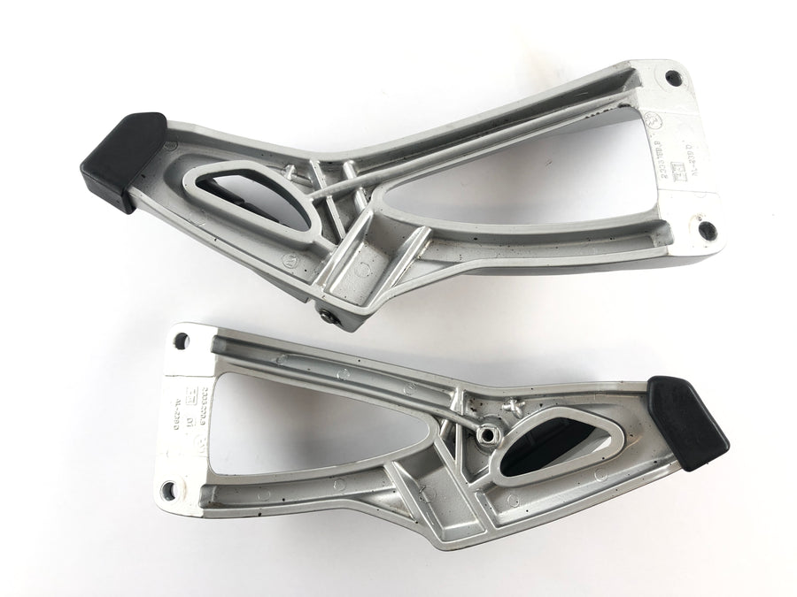 BMW K 1200 GT [2003] - Pediatrische voetsteunen met houder links en rechts ingesteld
