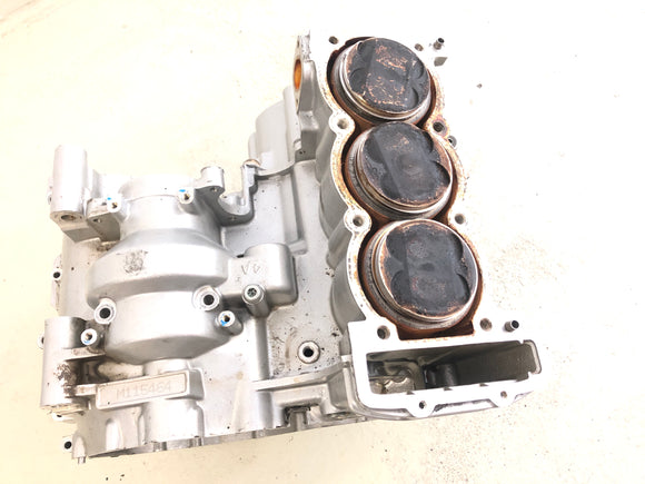 Triumph Sprint 955i RS T695 [2001] - двигатель моторного блока фюзеляжа с поршнем