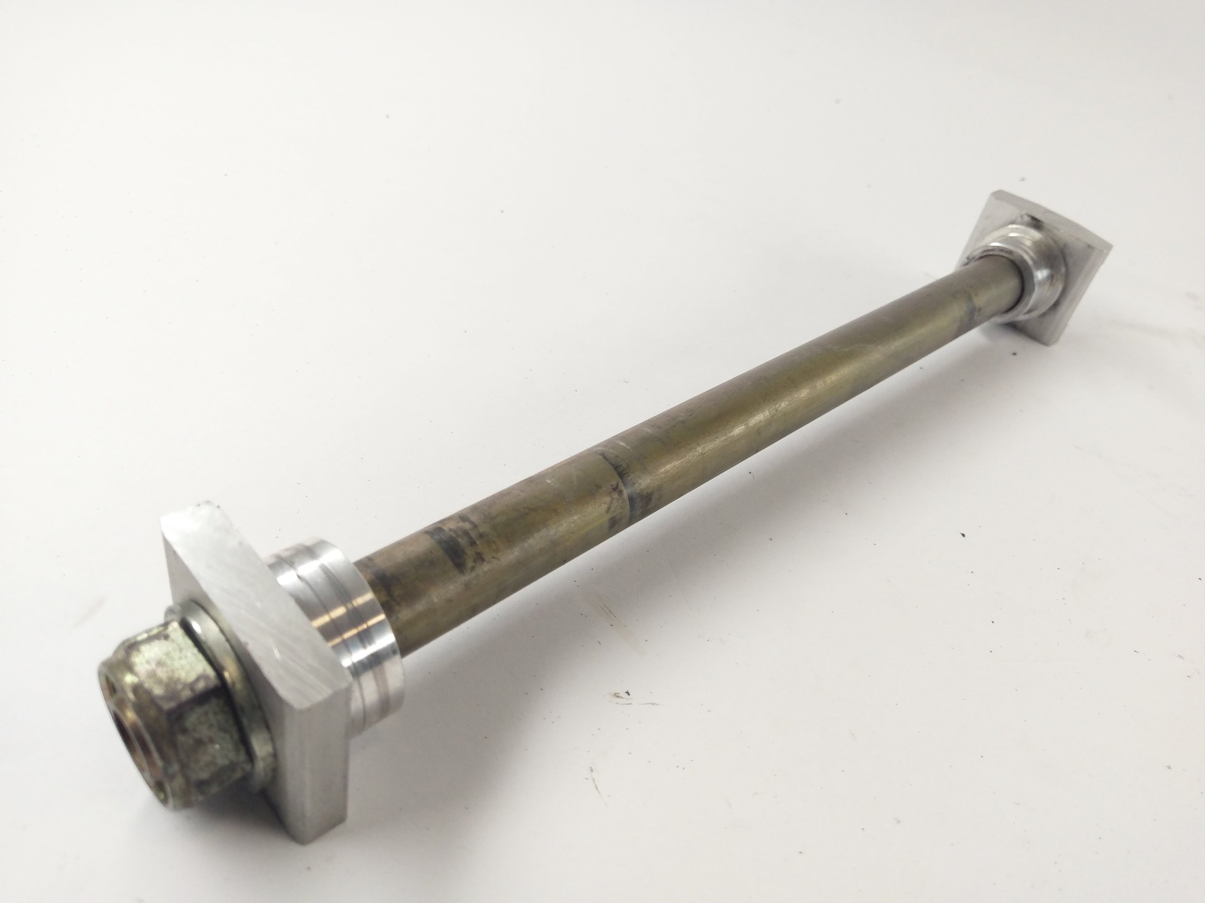 Triumph Daytona 955i T595N [2002] - Rear axle quick release axle