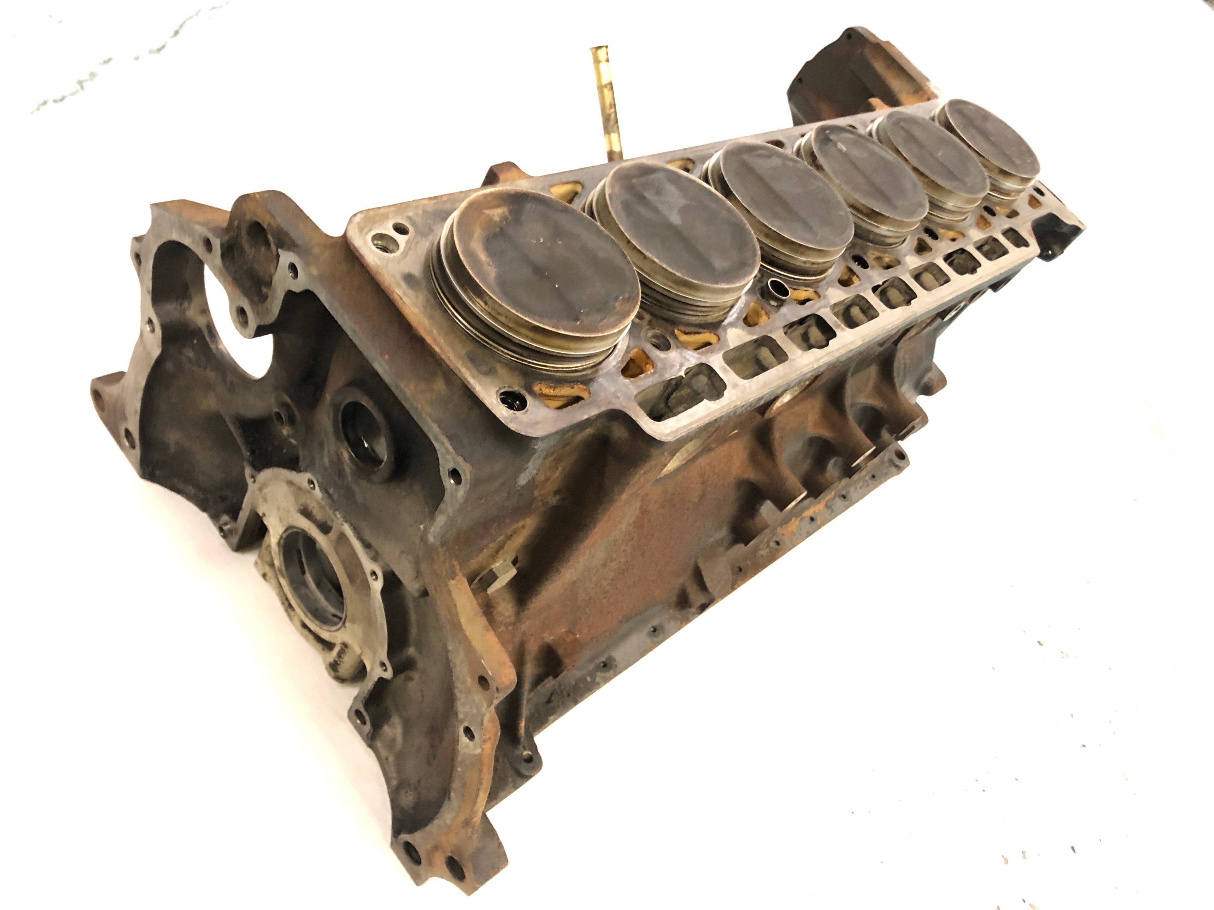 BMW M 535i E28 [1986] - Engine block cylinder with piston