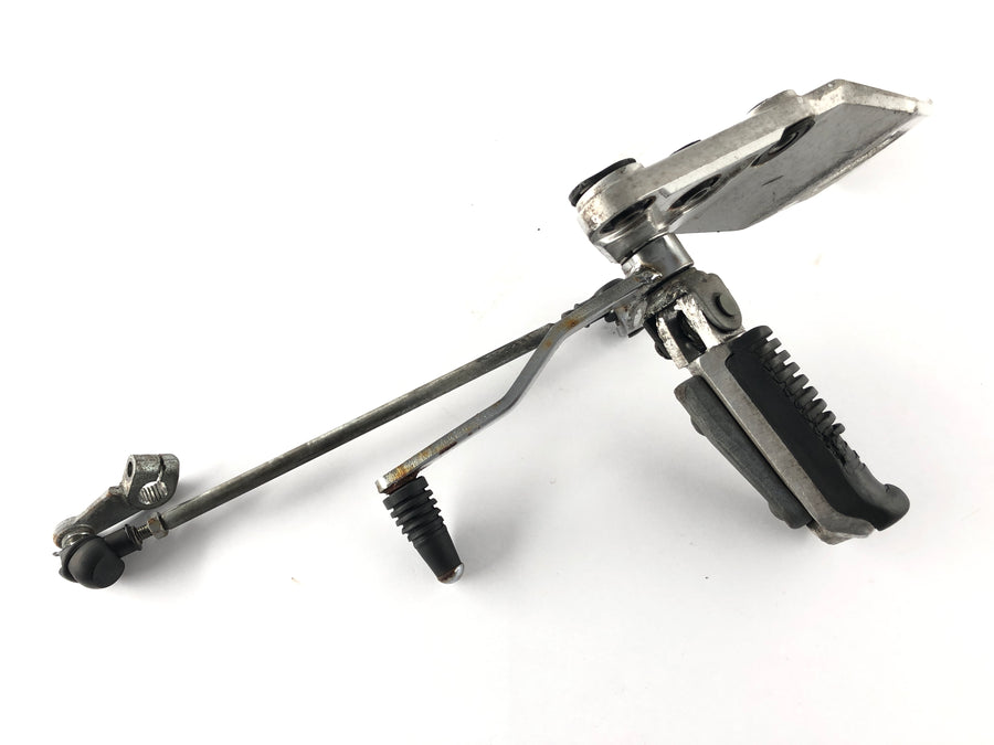 Suzuki Bandit GSF 650 S WVB5 [2005] - Driverens fodstøtte til venstre med Holder and Gear Lever