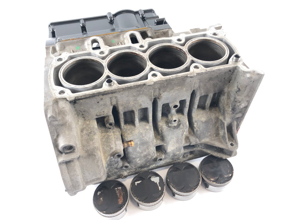 BMW K 1200 RS Tyyppi 589 [1999] - Moottorin kotelo pensaiden ja mäntien kanssa