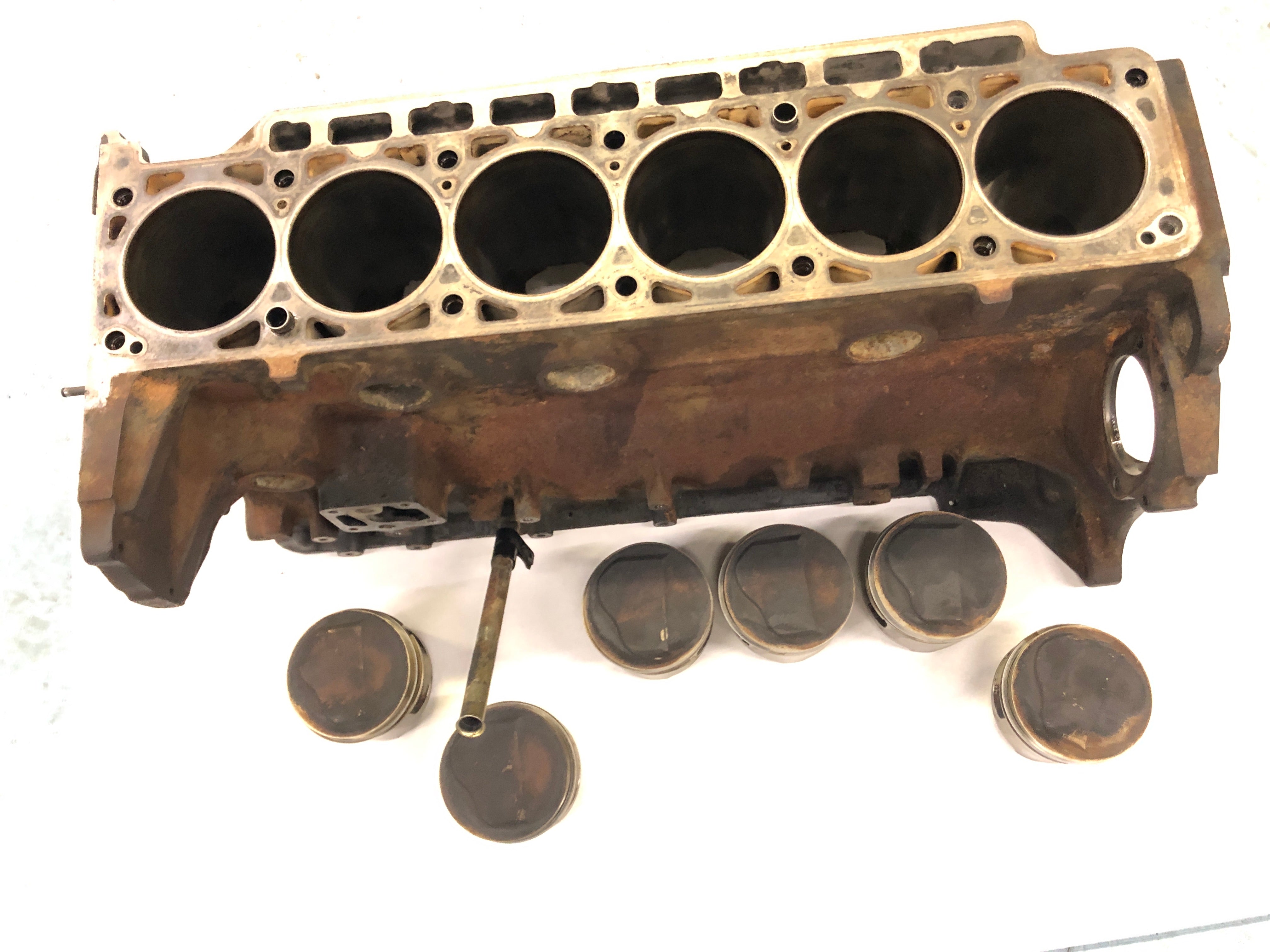 BMW M 535i E28 [1986] - Engine block cylinder with piston - 0