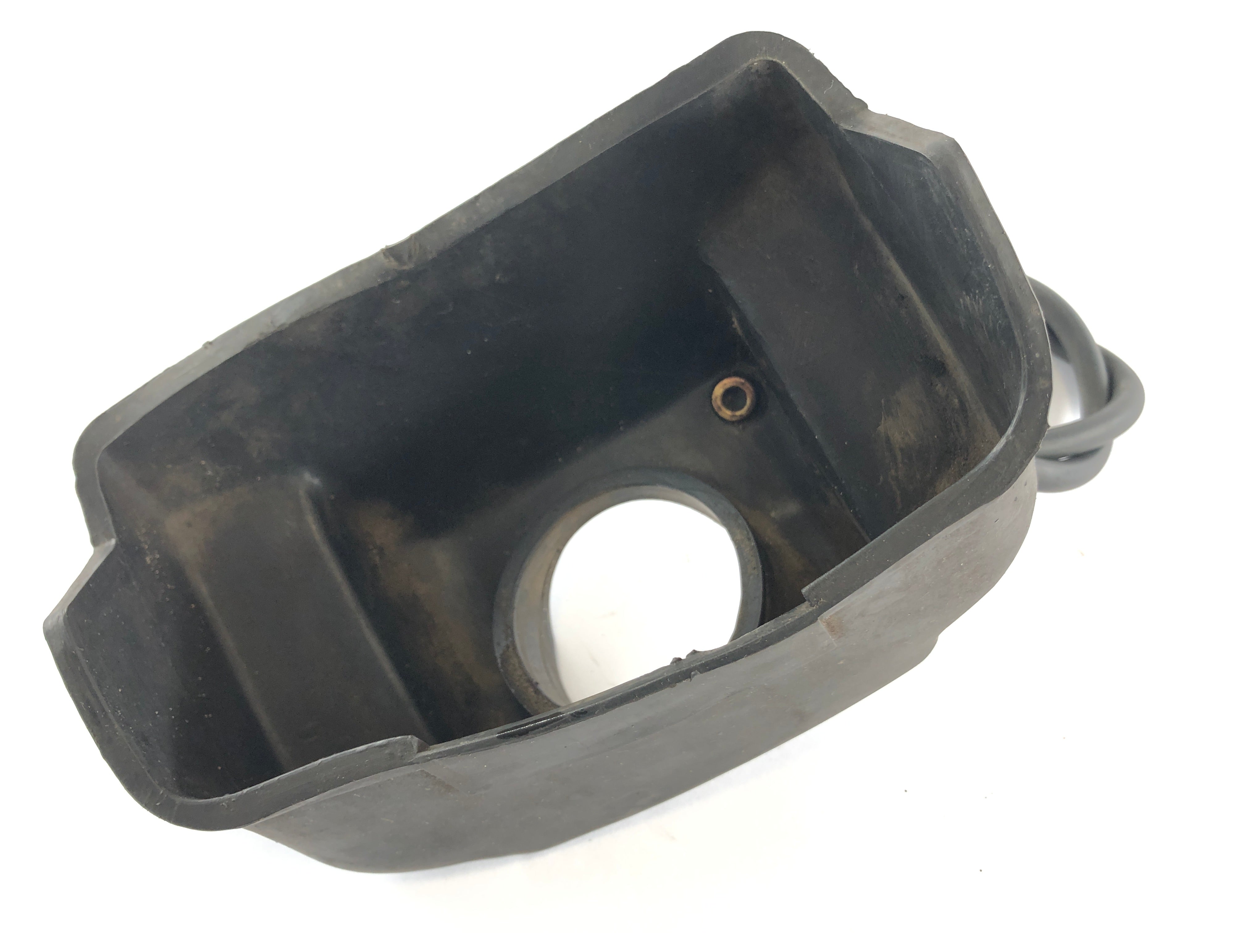 Yamaha V-max 1200 2EN [1997] - Tank cuff tank overflow protection