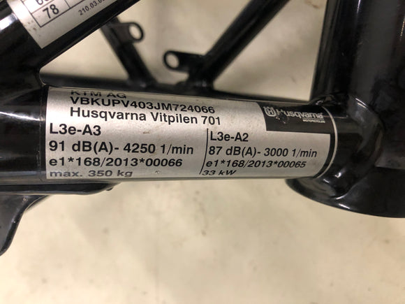 Husqvarna 701 Vitpilen [2018] - Kader met papieren