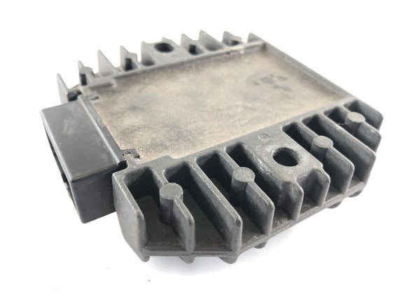 Yamaha YZF R1 RN04 [2000] - Lima regulator