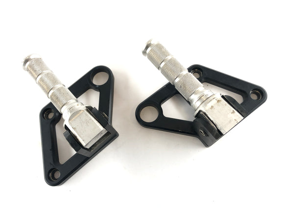 Ducati 888 Strada [1993] - reposapiés pediátricos con un soporte a la izquierda y a la derecha