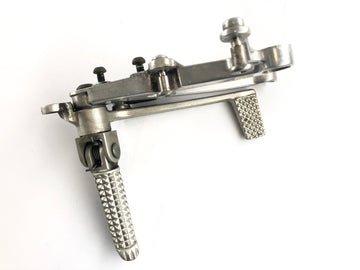 Yamaha YZF R1 RN04 [2000] - Fodstøttindehaver på højre bremsepedalfodbremsehåndtag - 0