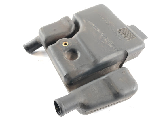 Ducati 888 Strada [1993] - Expansion tank engine housing ventilation