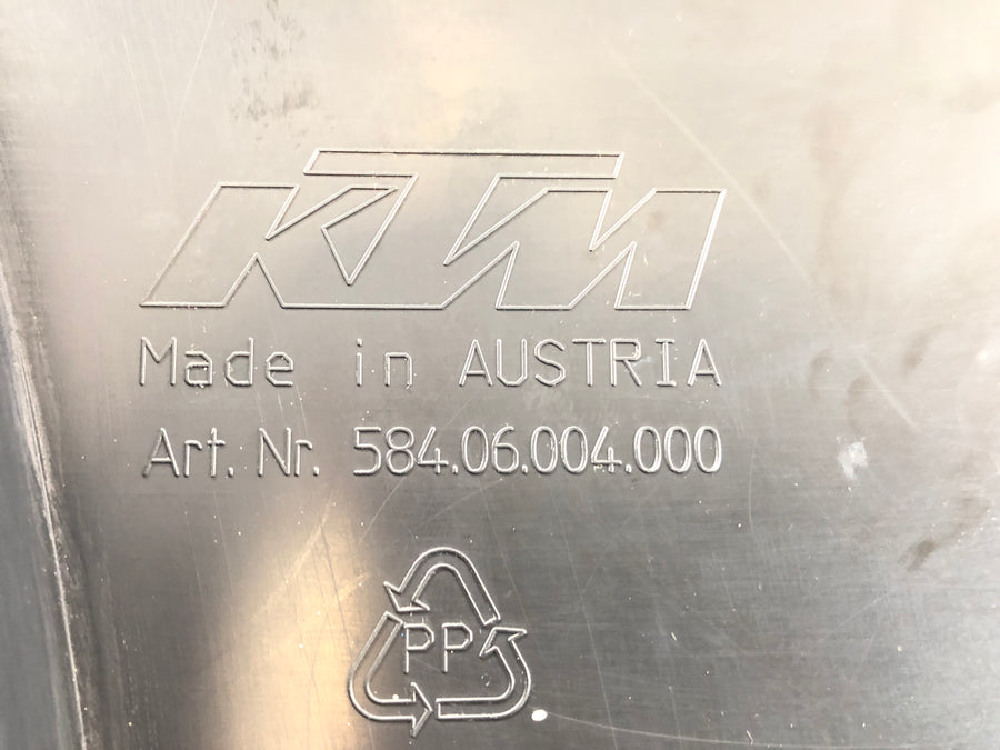 KTM 640 LC4 Prestige [2003] - Couvercle de boîtier de filtre à air droit