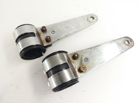 Triumph Bonneville 800 T100 [2004] - Připevnění k držáku světlometů