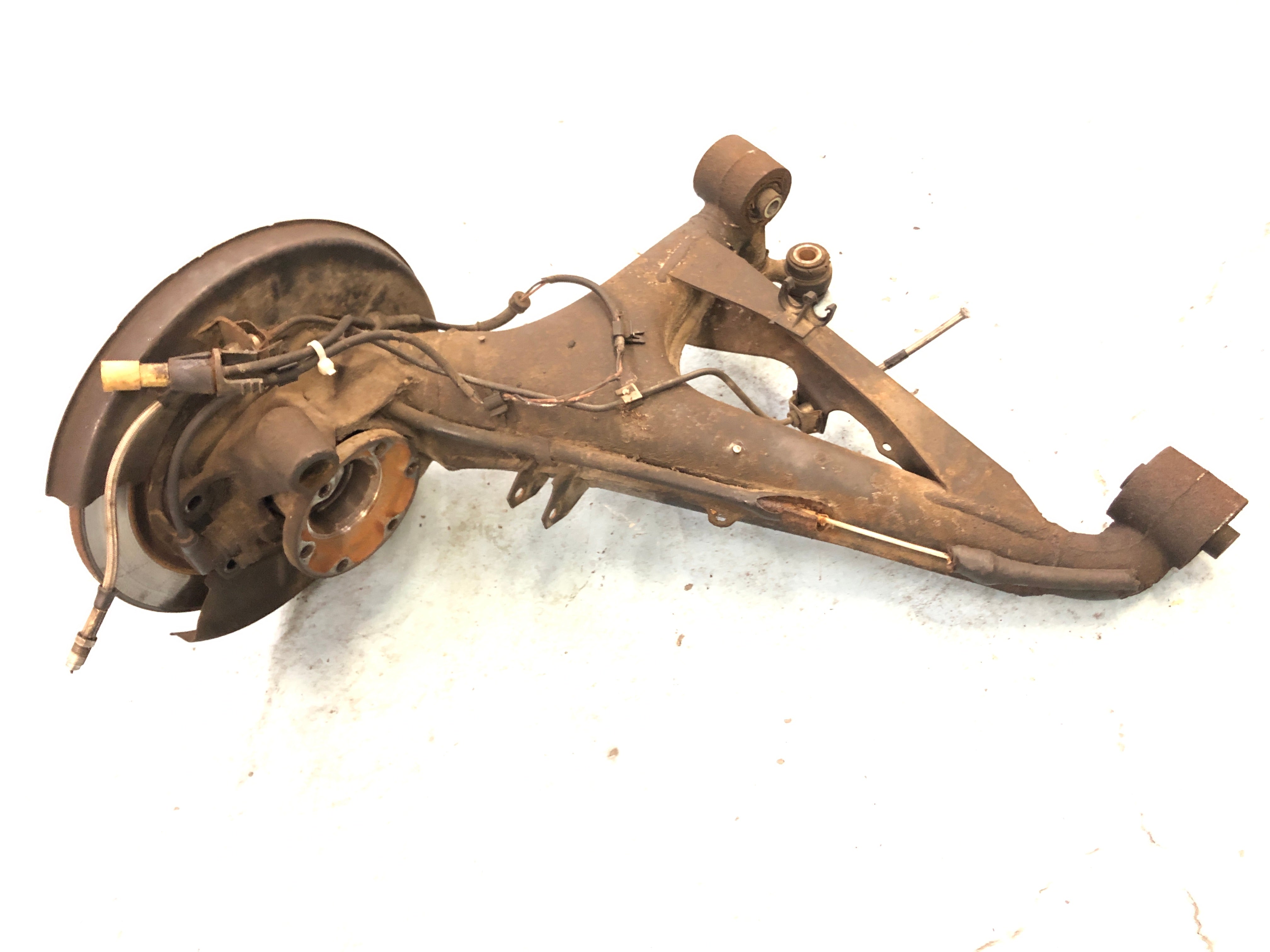 BMW M 535i E28 [1986] - Steering knuckle rear axle left - 0