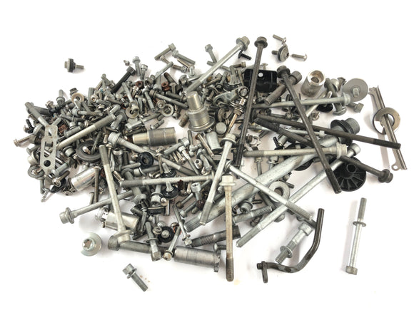 BMW K 1300 R [2010] - Schroeven en resterende onderdelen zijn ingepolideerd