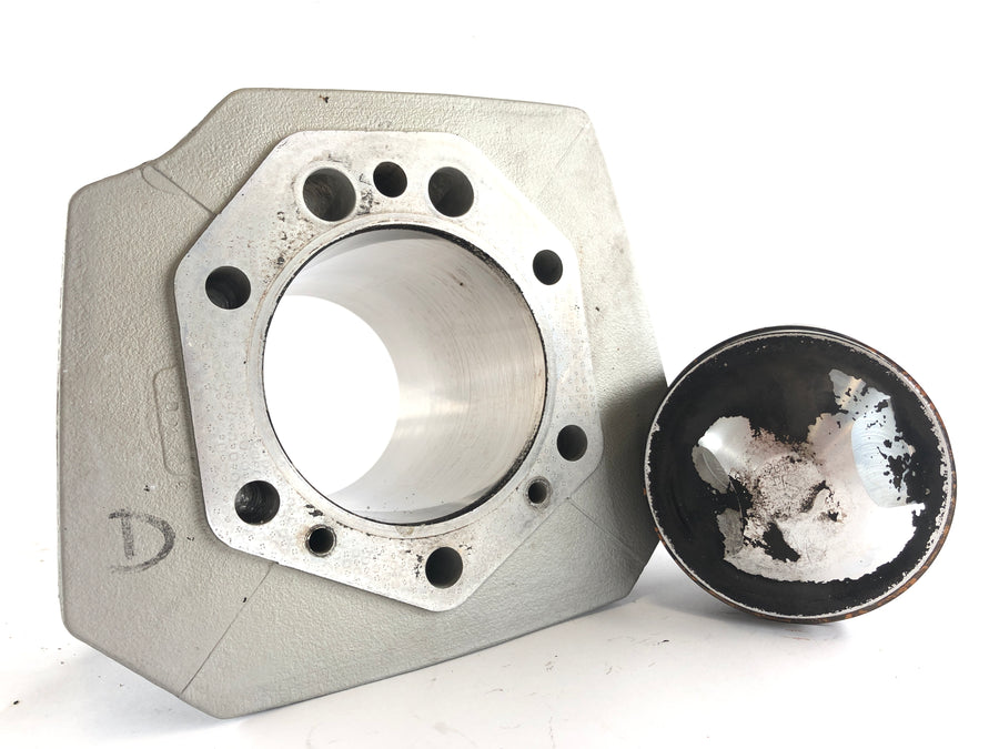 Moto Guzzi V11 [2001] - Cilindro com pistões à direita