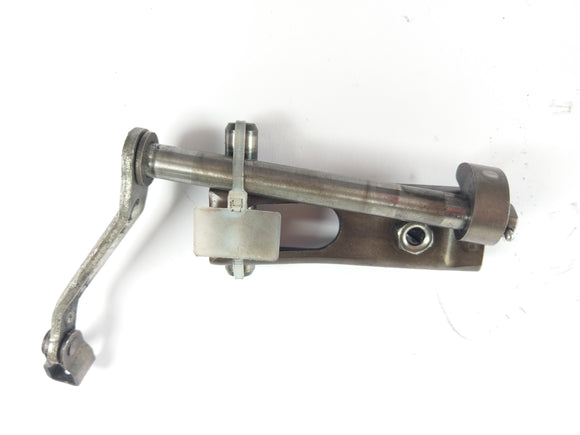 Honda CB 750 K (Z) RC01 - spojovací páka motoru s mechanikou