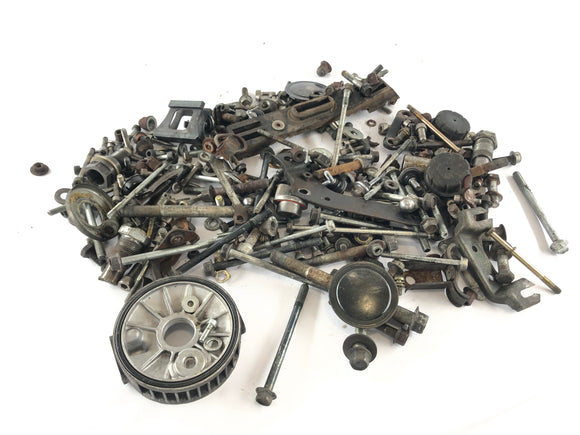 Yamaha XJ 900 F 58L [1985] - Skruer og resterende dele er bundt