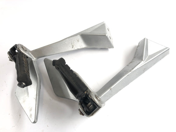 KTM Duke 125 [2011] - Passenger footrests with holder right and left