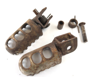 Beta RR 125 [2018] - подножки водителя справа и слева