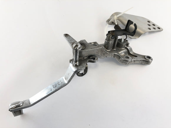 Kawasaki Zrx 1200 S ZRT20A [2003] - Držák nohou vpravo s brzdovým pedálem