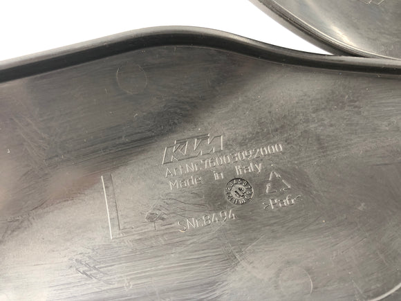 KTM Duke 690 A3 [2012] - Ensemble carénage de réservoir inférieur gauche et droit