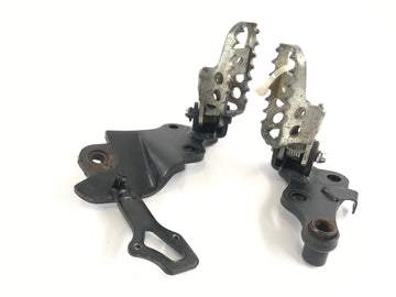 ヤマハWR 125 R DE07 [2016]  - 右と左のドライバーのフットレスト