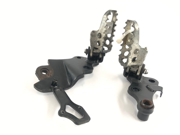 ヤマハWR 125 R DE07 [2016]  - 右と左のドライバーのフットレスト