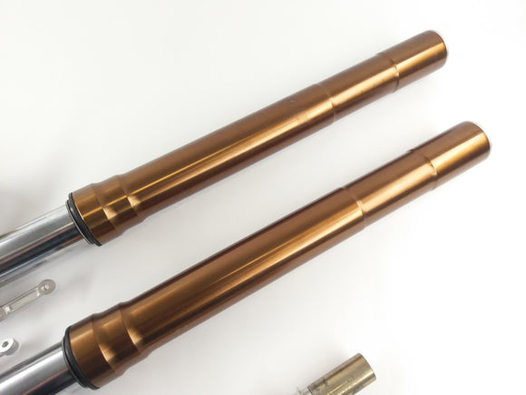 Benelli TNT 1130 Sport [2002] - Widelec z osi i zaciski hamulcowe