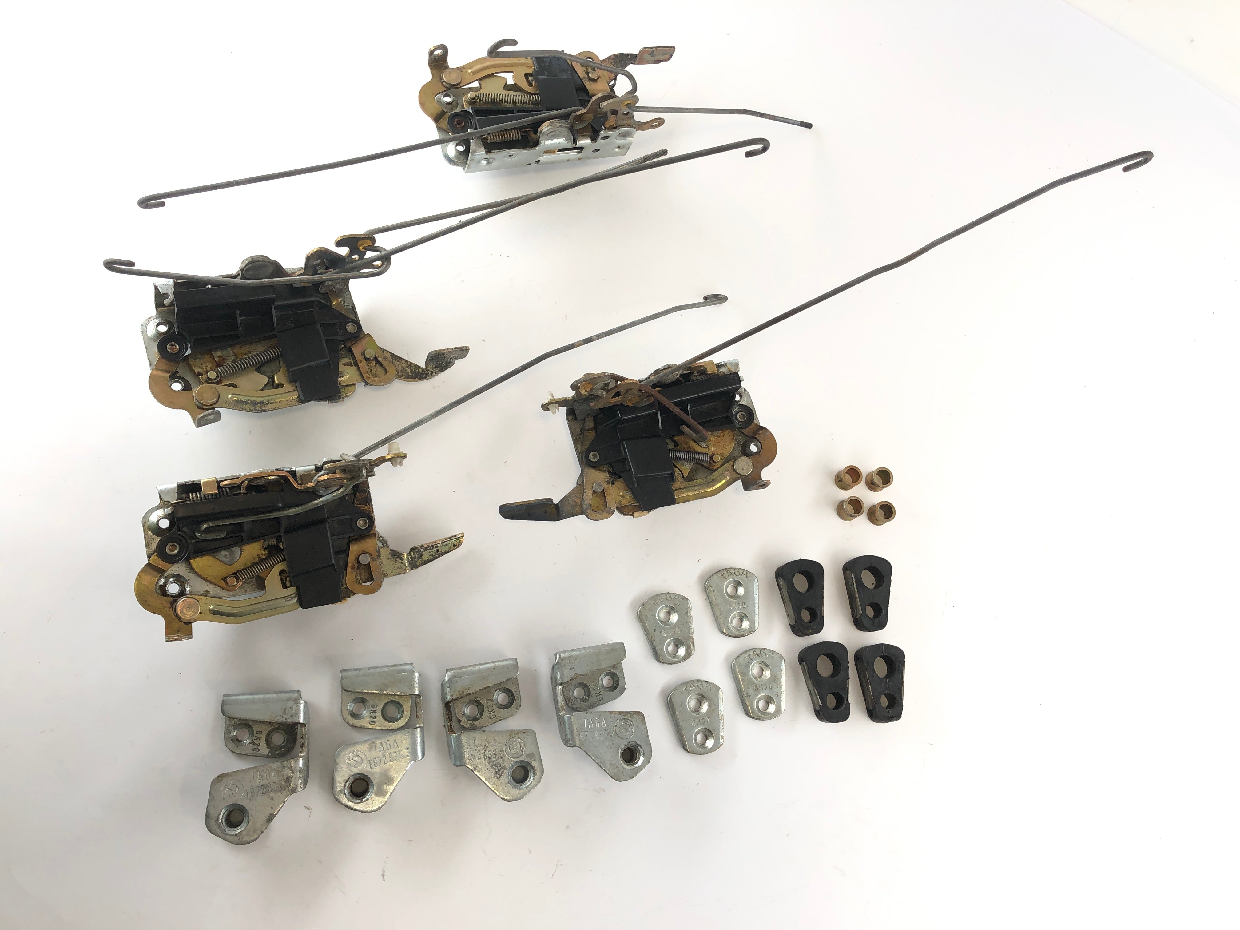 BMW M 535i E28 [1986] - Door lock mechanisms with trunk lock locks