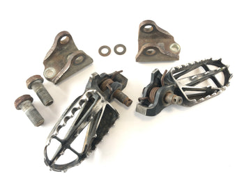 Honda CRF 450 R [2003] - Förarens fotstöd till höger och vänster