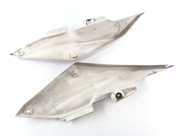 ヤマハWR 125 R DE07 [2016]  - 左と右の後部クラッディング