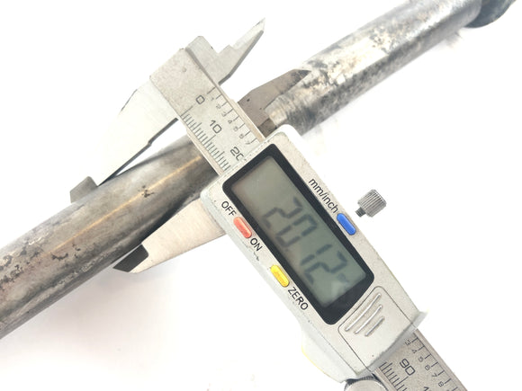 Triumph Tiger 955i 709EN [2001] - Fixation par boulon du bras oscillant au cadre