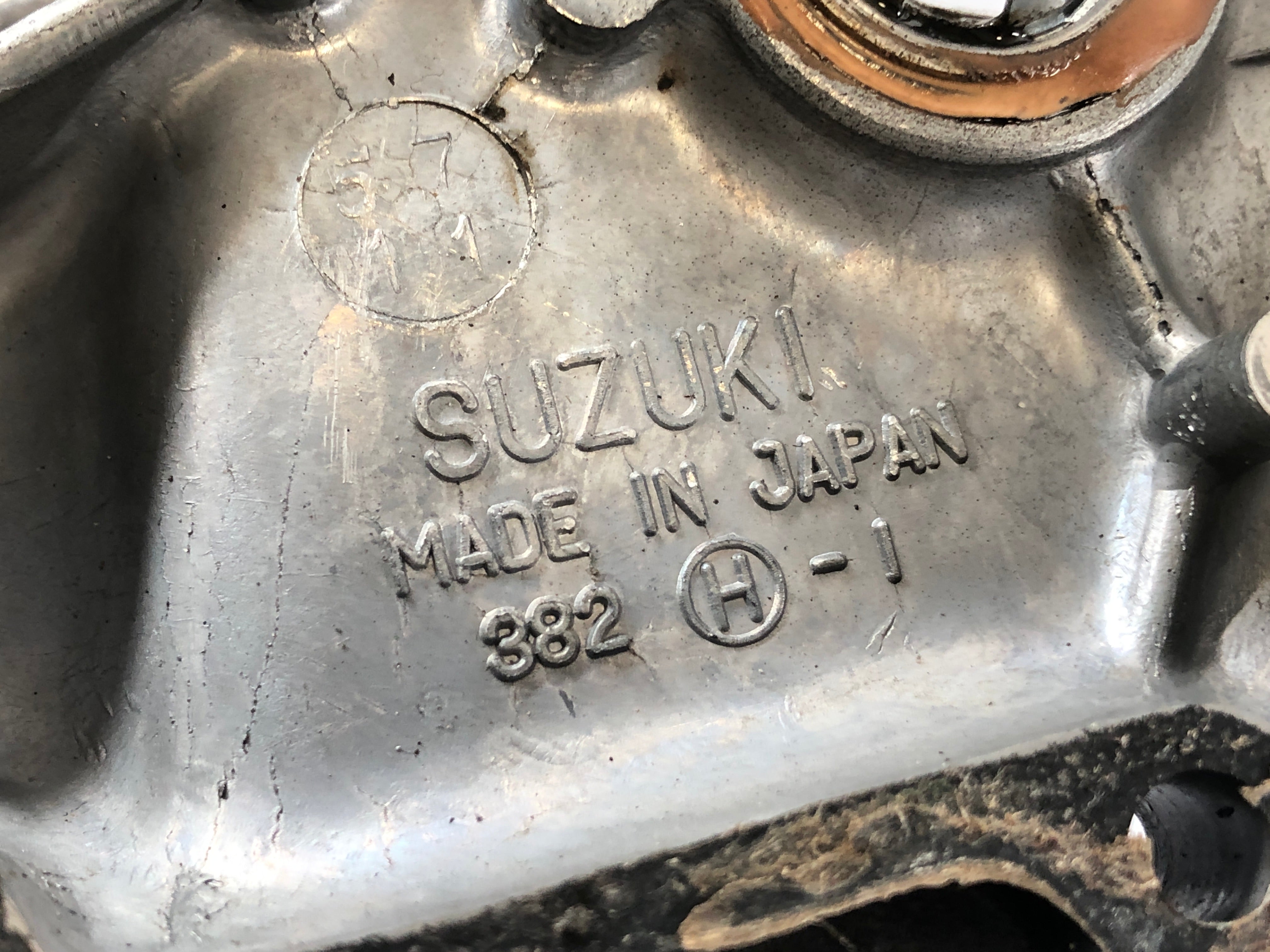 Suzuki DR 250 SJ41A [1982] - Moottorin kannen kytkentäkansi