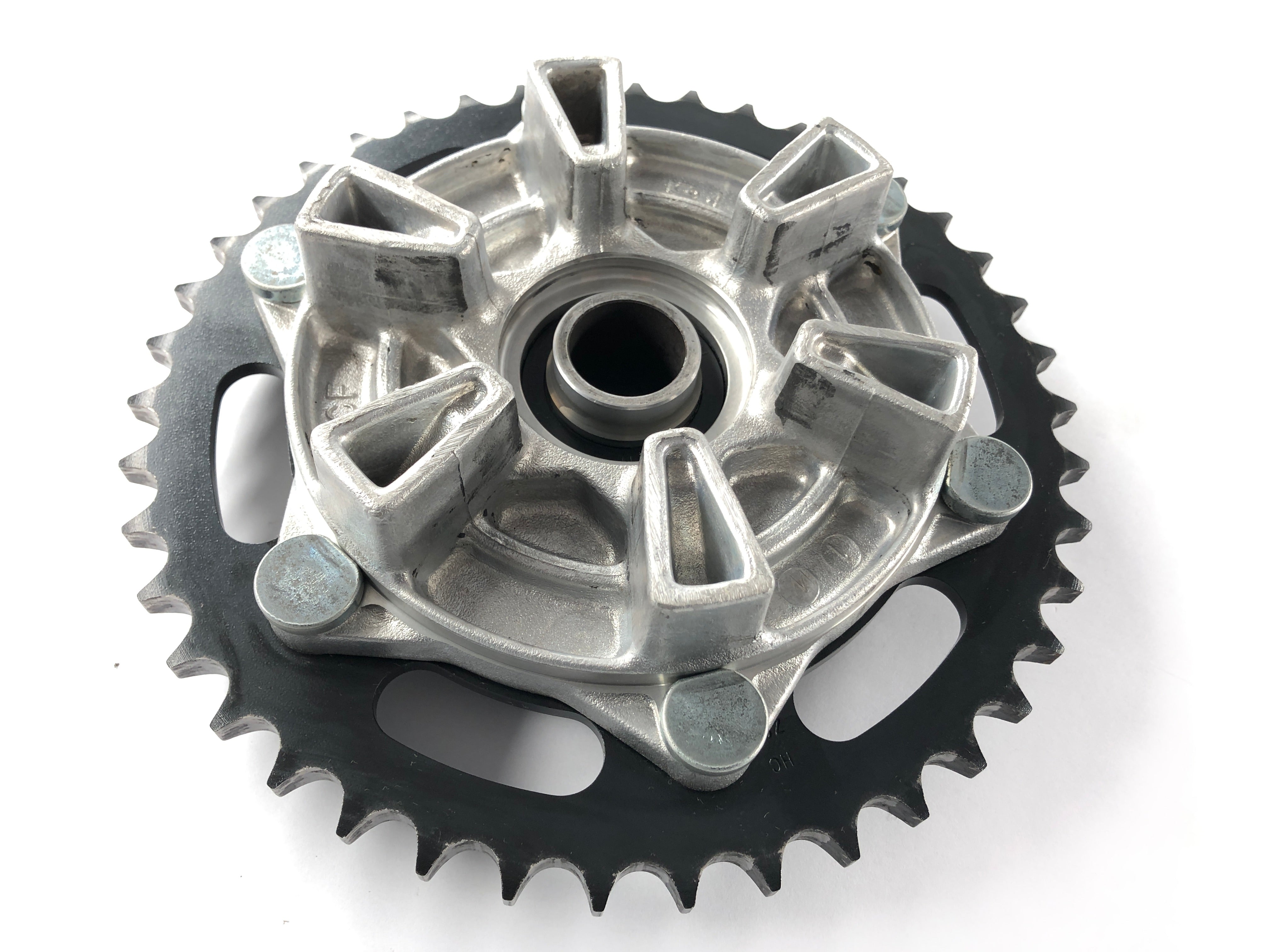 Honda CBR 900 SC50 - Sprocket carrier with sprocket