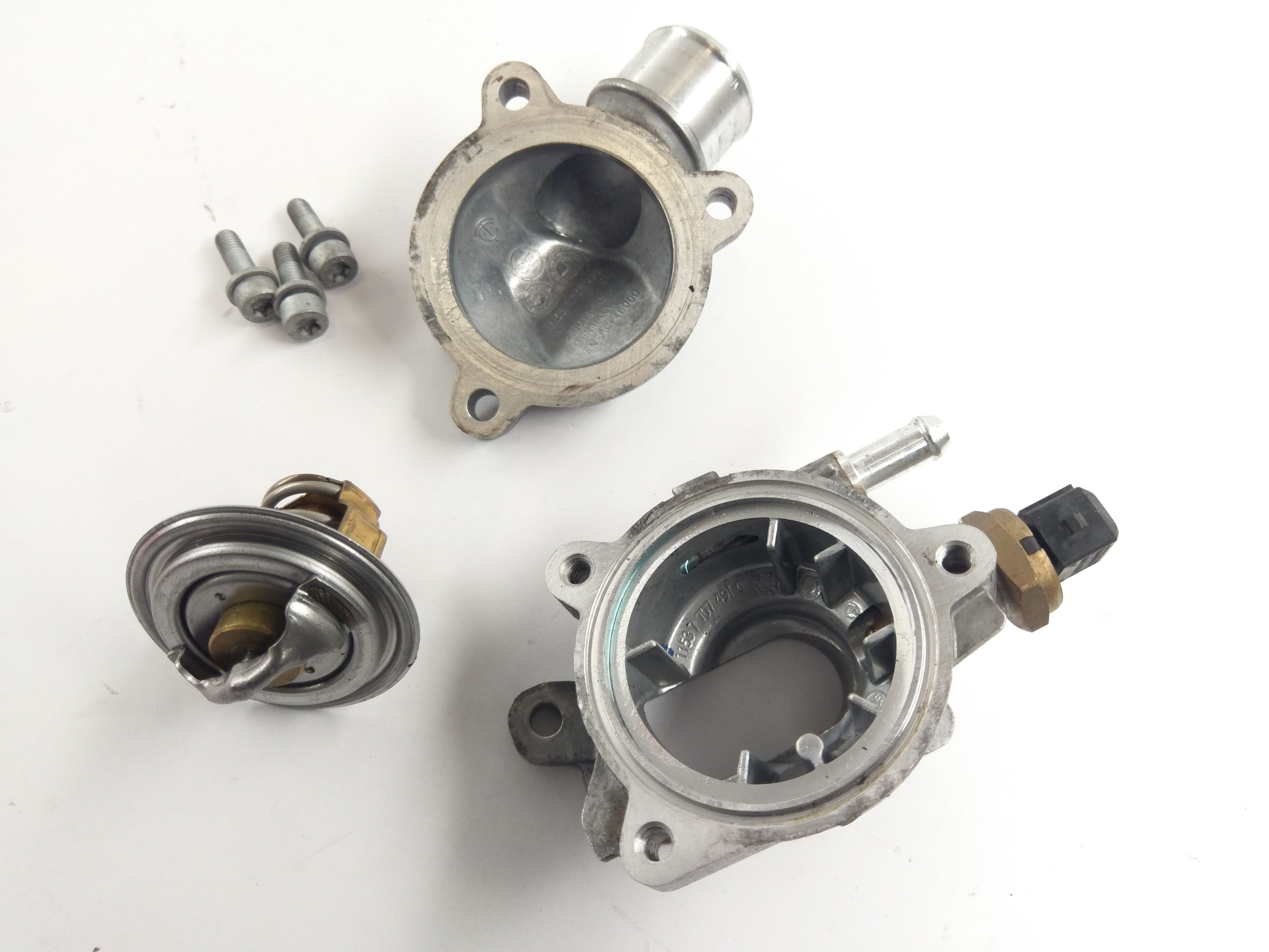 BMW S 1000 RR K10 [2010] - thermostat