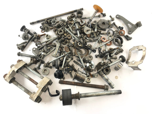 Honda CRF 450 R [2003] - Skruer og resterende dele er indviklet