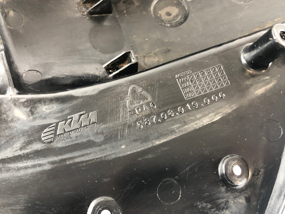 KTM LC4 640 DUKE 2 [2001] - Underground Schront On the Inside Behind Protection