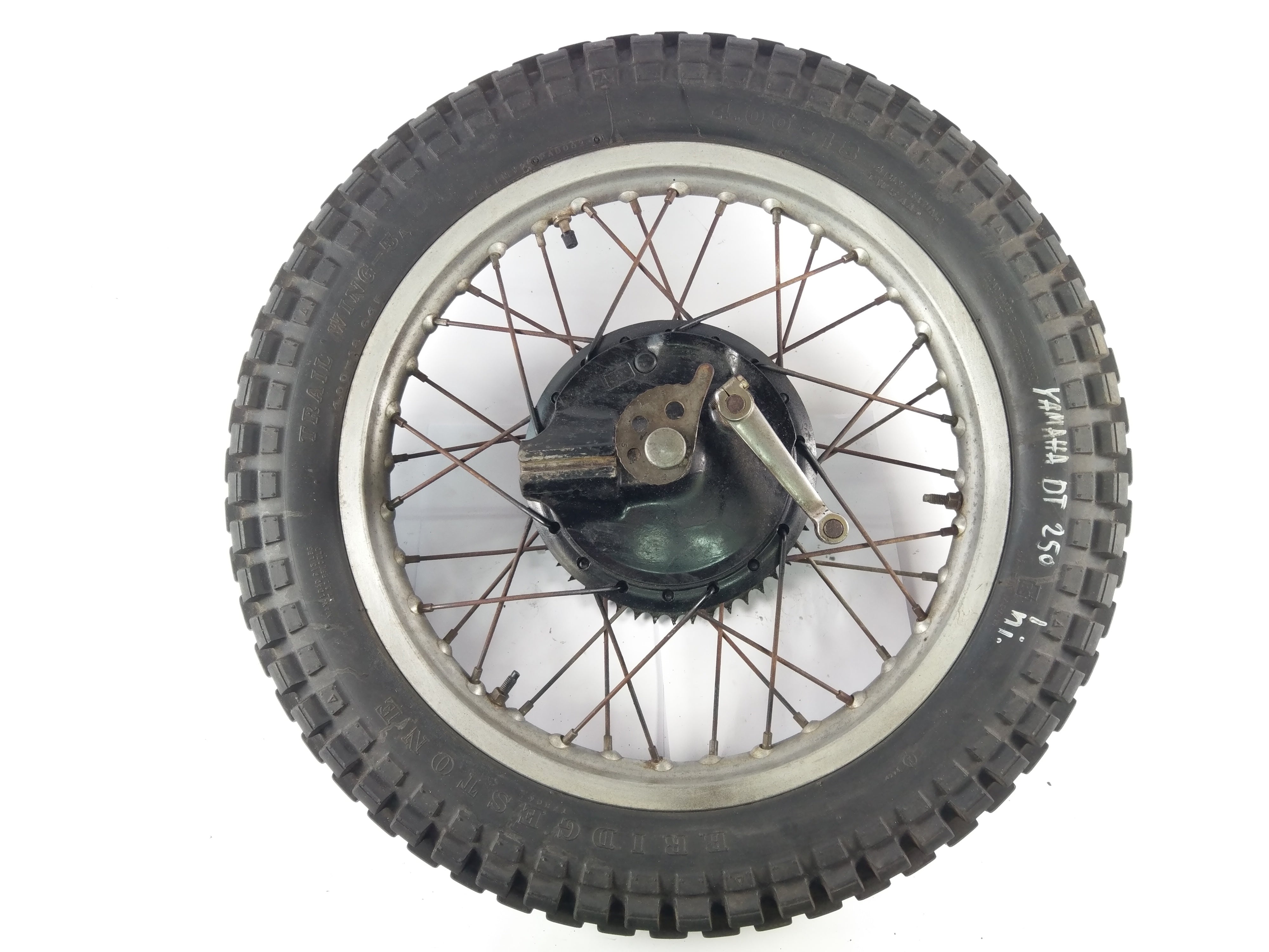 Yamaha DT 250 1R7 - rear wheel with axle and brake drum - 0