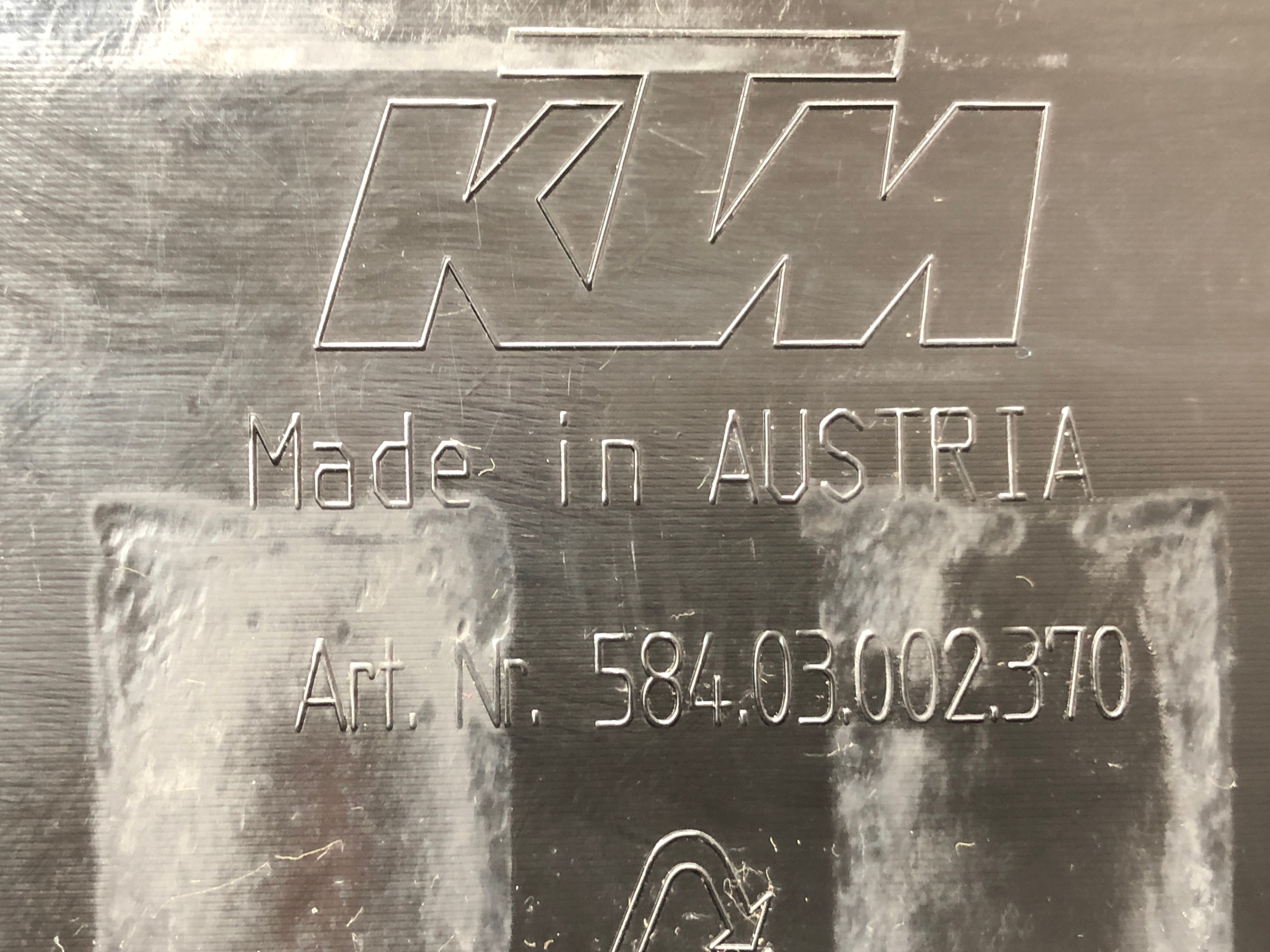 KTM 640 LC4 Adventure [2003] - Battery holder - 0