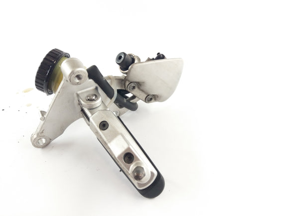 BMW R 1200 R K27 [2007] - Footrest a Holder na pravém brzdovém čerpadle