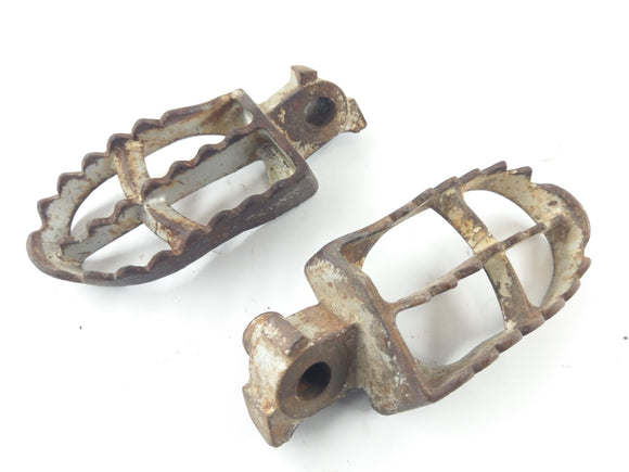 Husquvarna TE 250 H8 [2004] - Footrests Driver footrests left and right