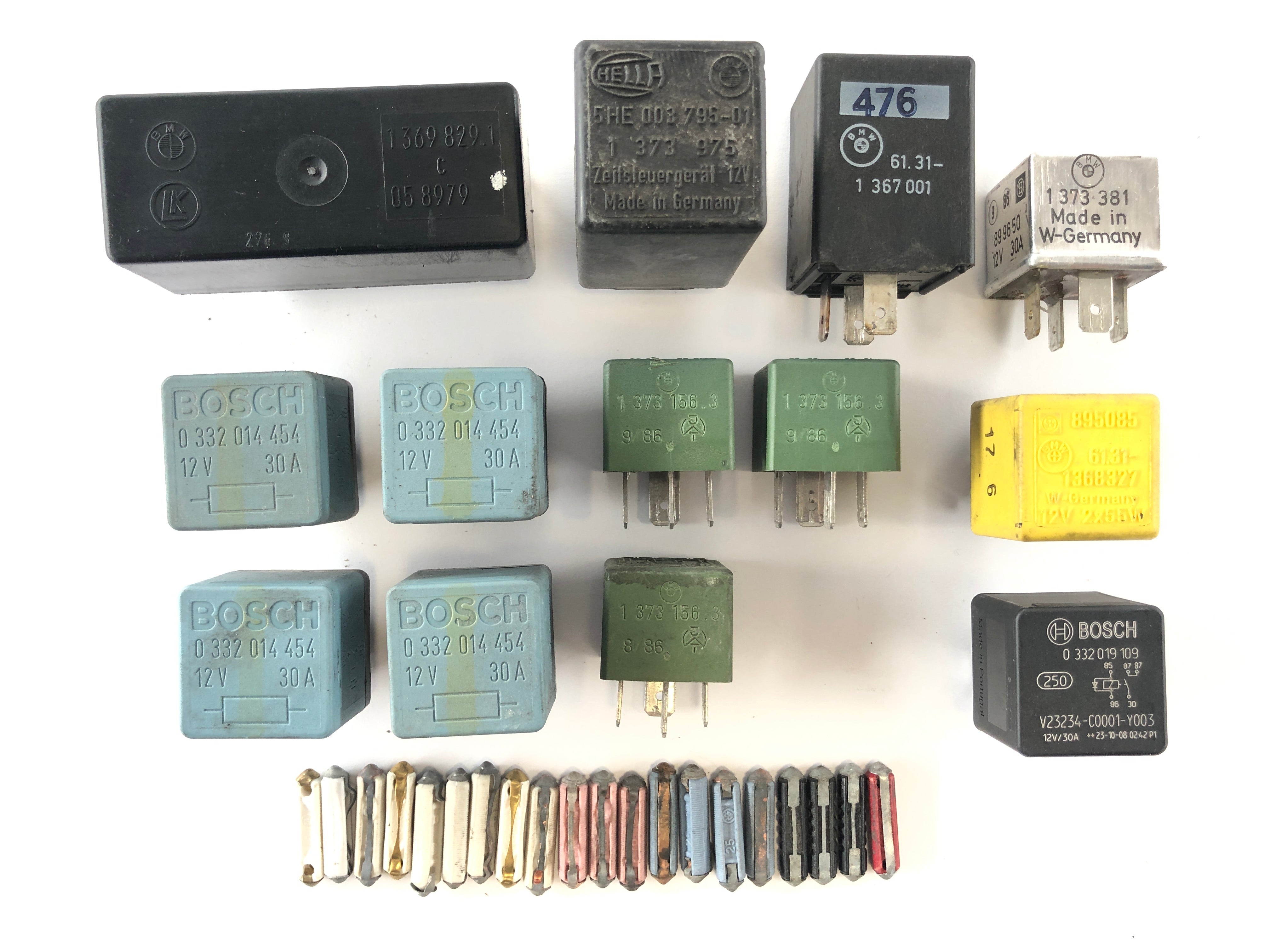 BMW M 535i E28 [1986] - Relays and fuses bundle