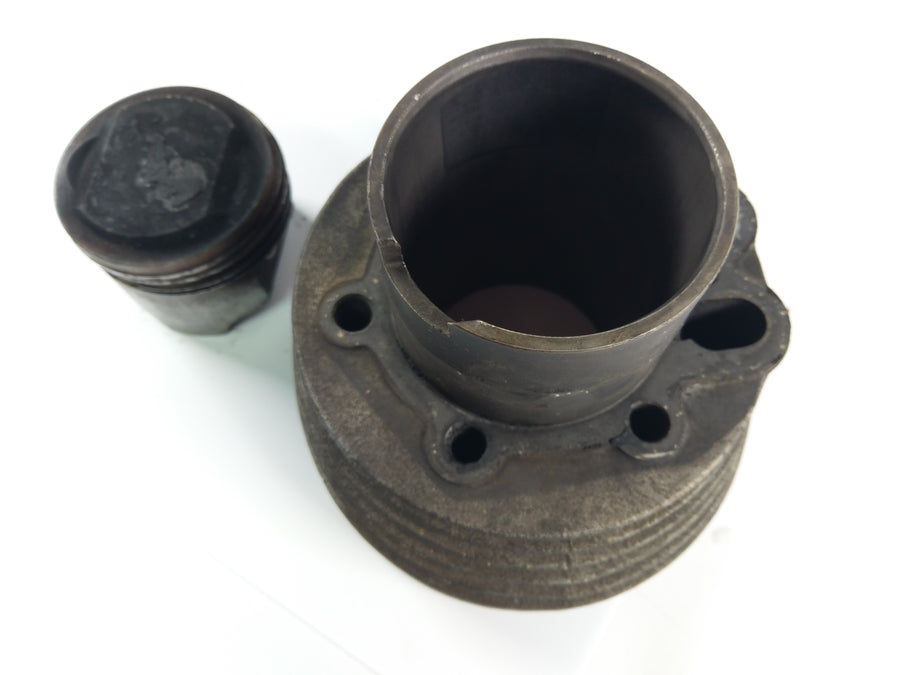 Moto Guzzi V7 850 GT - cilindrs un pistons