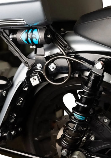 Harley-Davidson FLHRXS 1868 Road King Special 114 [2025] – REVO ARC nuotolinio rezervuaro išorinis laikiklis – 1 vaizdas