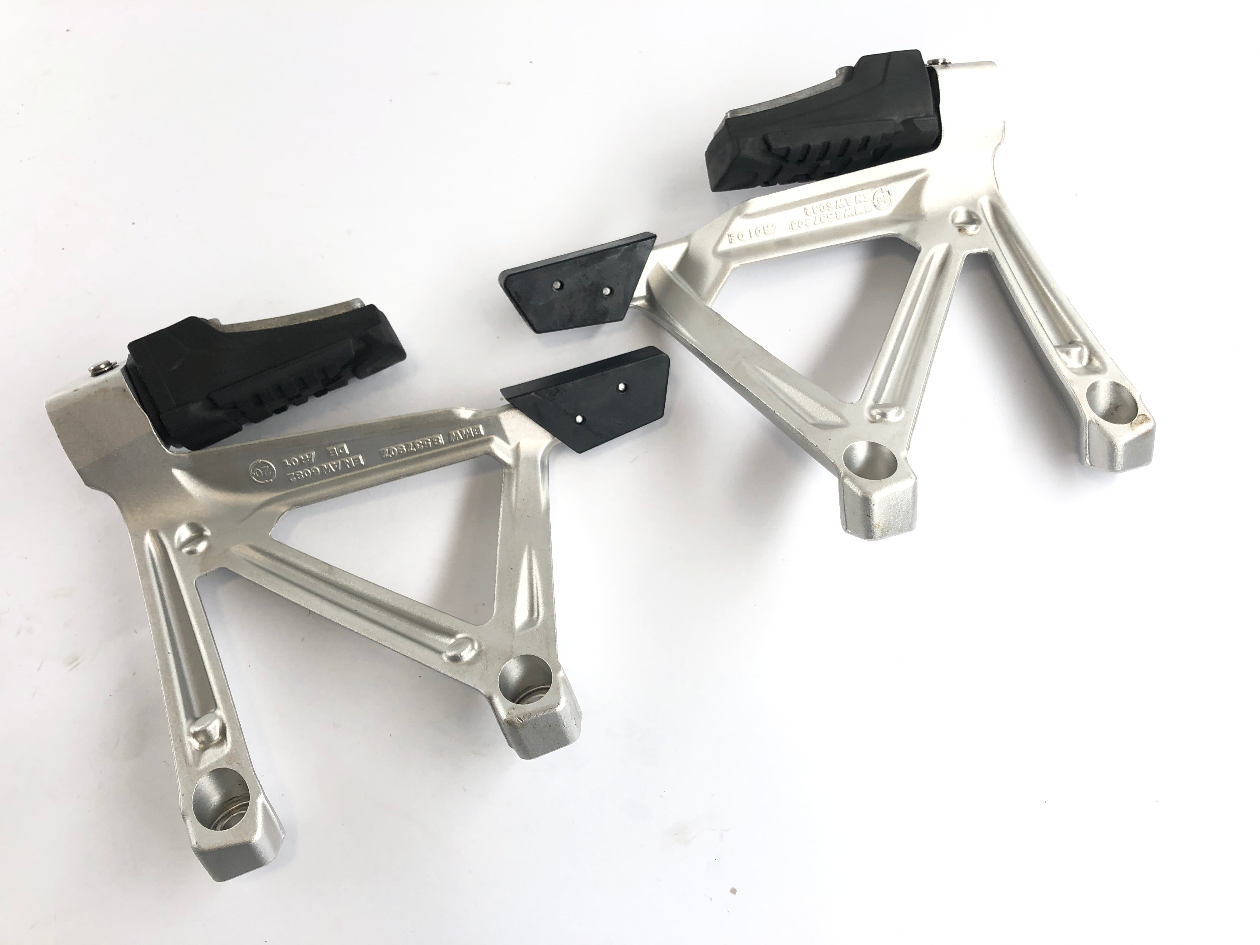 BMW R 1200 GS LC [2016] - Passenger footrests with holder left and right